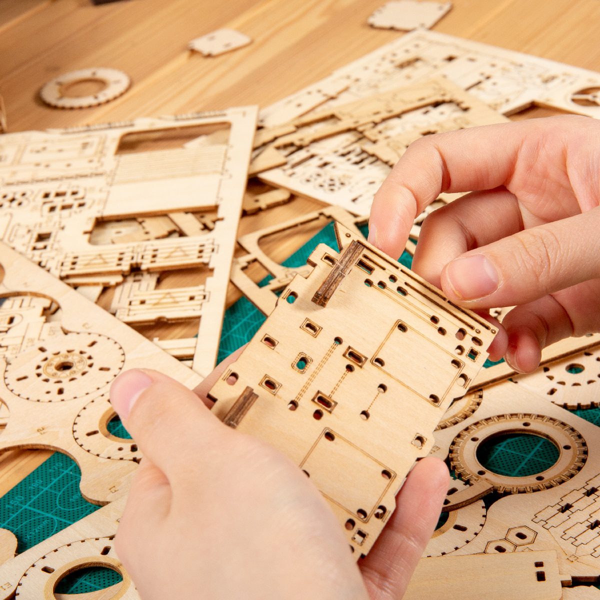 DIY 3D Ferris Wheel Wooden Puzzle DIY 3D Ferris Wheel Wooden Puzzle